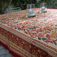 Coin de la nappe Chitra et sa retombée, large bordure grenat à frises superposées